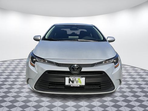 Used 2024 Toyota Corolla LE FWD image 5