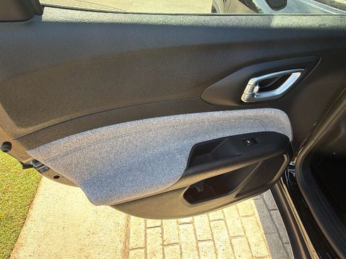 Used 2025 Jeep Compass Latitude image 22