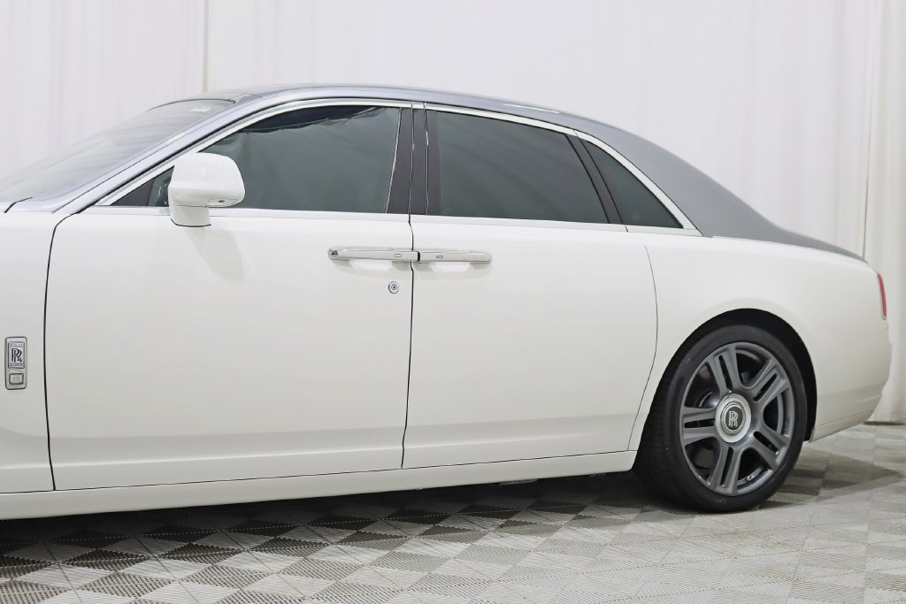Used 2016 Rolls-Royce Ghost RWD image 3