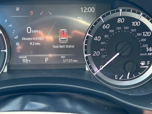 Used 2023 Toyota Highlander XLE FWD image 39