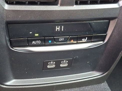 Used 2025 BMW 330i xDrive Sedan w/ Premium Package image 7