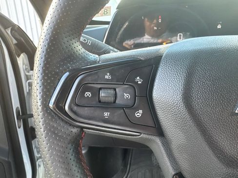 Used 2024 Chevrolet Trax RS FWD image 13