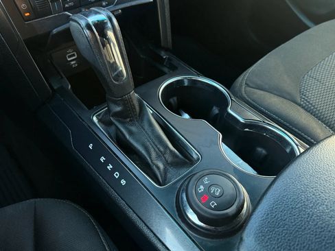 Used 2016 Ford Explorer XLT w/ Equipment Group 201A AWD/4WD image 28