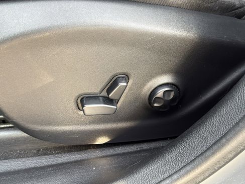 Used 2021 Jeep Cherokee Limited image 14