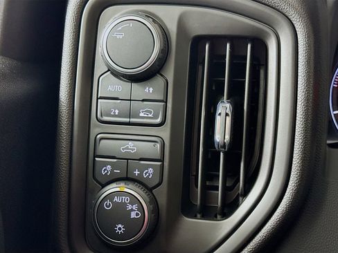 Used 2023 Chevrolet Silverado 1500 Custom image 8