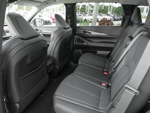 Certified 2026 INFINITI QX60 Luxe w/ Cargo Package FWD image 32