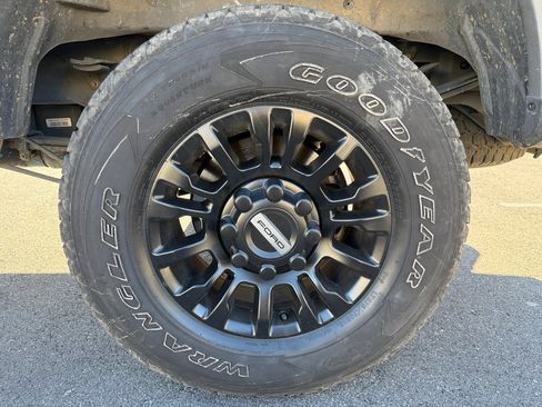 Used 2020 Ford F250 Lariat w/ Lariat Value Package image 32