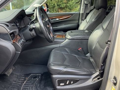 Used 2017 Cadillac Escalade Premium Luxury image 10