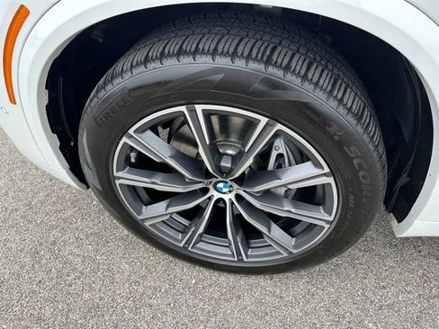Used 2025 BMW X5 xDrive40i w/ M Sport Package AWD/4WD image 7