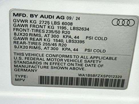 Used 2025 Audi Q4 e-tron Premium Plus image 31