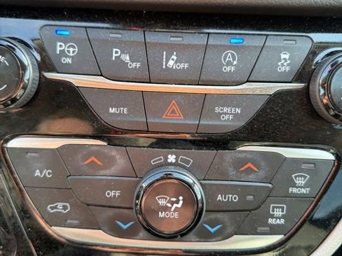 Used 2019 Chrysler Pacifica Touring-L Plus w/ Advanced Safetytec Group image 8