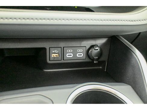 Used 2025 Toyota Highlander XLE image 45