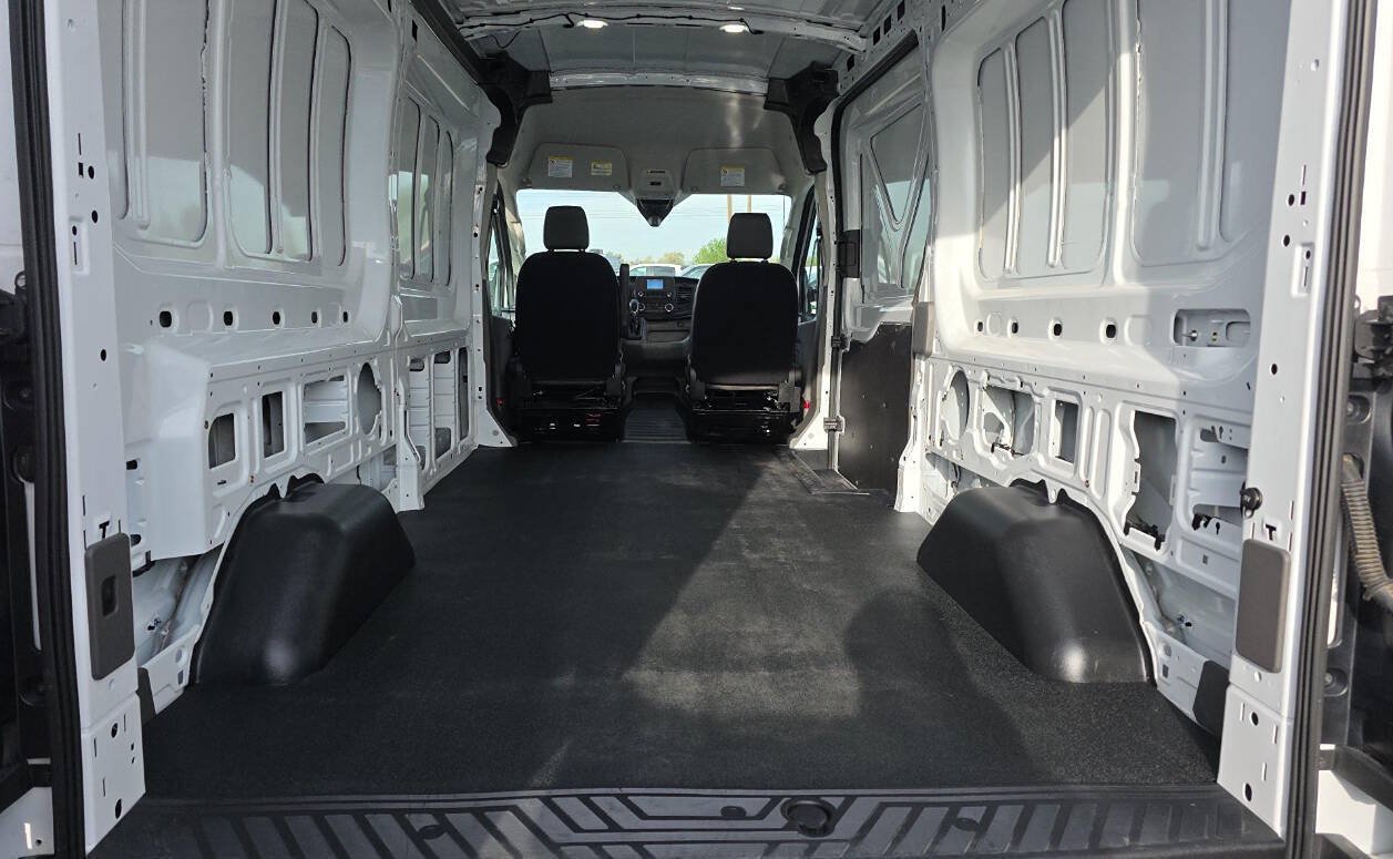 Used 2025 Ford Transit 350 148 Medium Roof AWD image 6