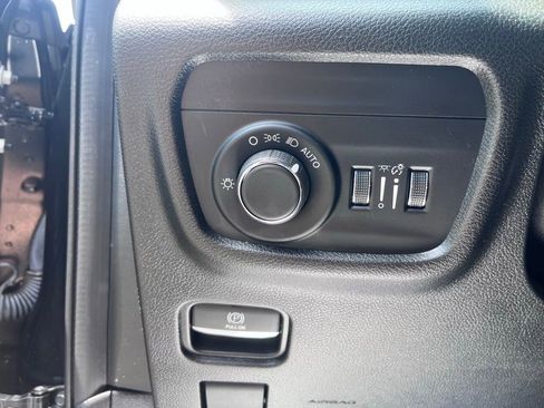 Used 2023 Jeep Grand Cherokee L Laredo AWD/4WD image 10