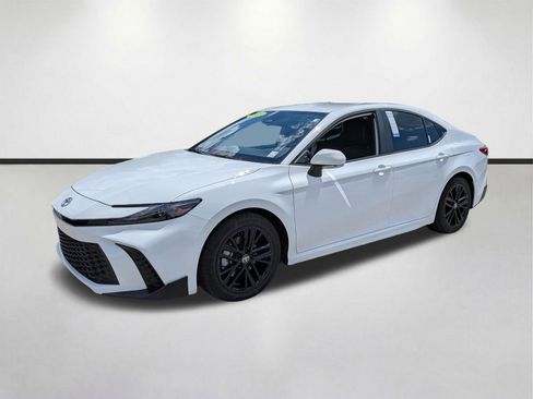 Used 2025 Toyota Camry SE FWD image 8