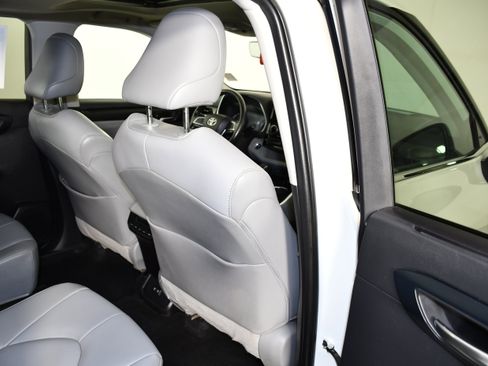 Used 2021 Toyota Highlander XLE image 45