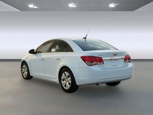 Used 2012 Chevrolet Cruze LS image 3