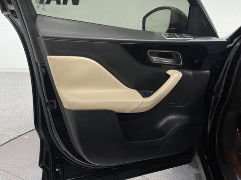 Used 2020 Jaguar F-PACE Premium image 16
