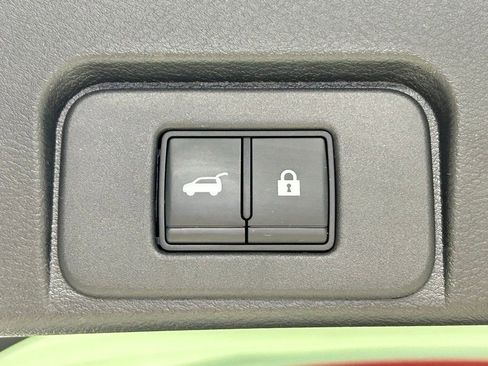 Used 2022 Nissan Rogue SV w/ SV Premium Package image 14