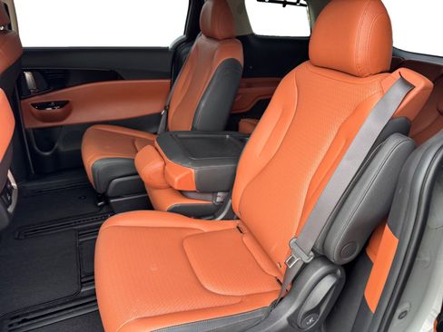 Used 2023 Kia Carnival SX Prestige image 13