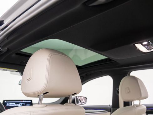 Used 2022 BMW 540i xDrive w/ Premium Package image 18