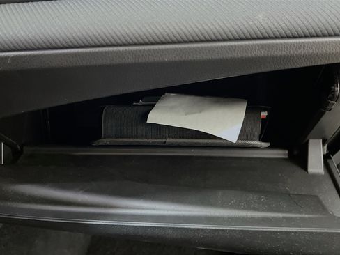 Used 2025 Toyota Camry SE image 33