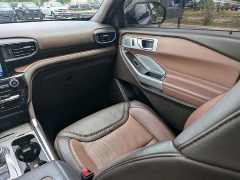Used 2024 Ford Explorer King Ranch w/ Technology Package RWD image 18