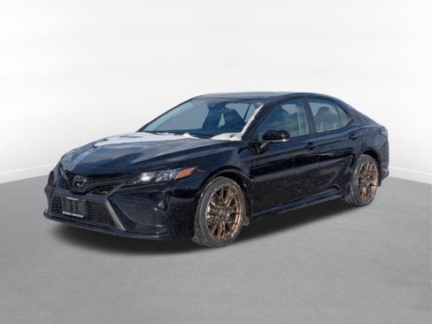 Used 2023 Toyota Camry SE image 5