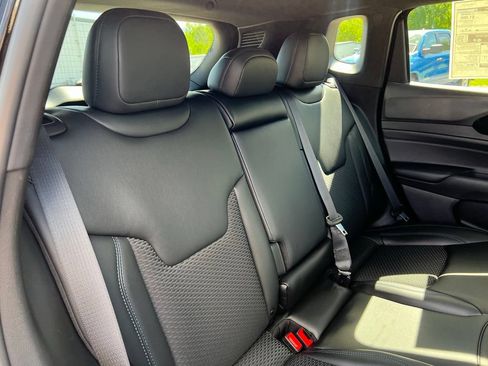New 2026 Jeep Compass Latitude AWD/4WD image 17