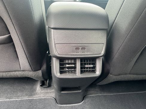 Used 2026 Chevrolet Equinox LT FWD image 8