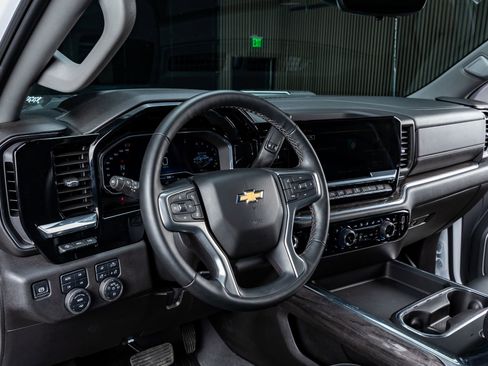 Used 2025 Chevrolet Silverado 2500 LTZ w/ LTZ Premium Package AWD/4WD image 14
