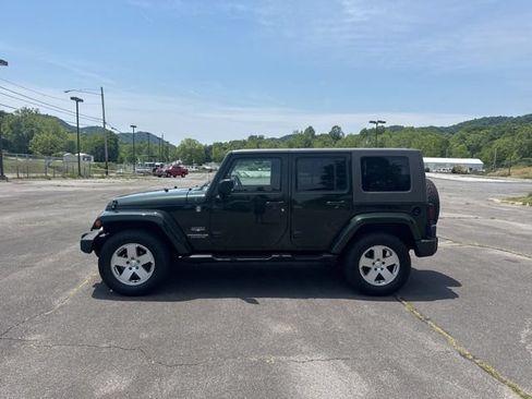 Used 2010 Jeep Wrangler Unlimited Sahara w/ Dual Top Group AWD/4WD image 5