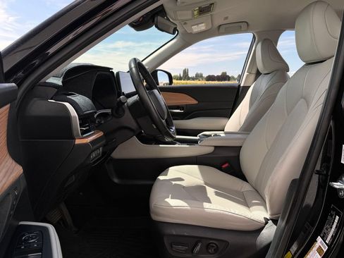 Certified 2024 Toyota Grand Highlander FWD image 9