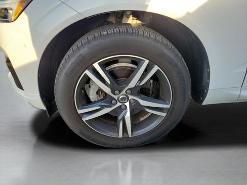 Used 2020 Volvo XC60 T5 R-Design image 30