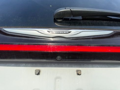 Certified 2025 Chrysler Pacifica Select image 17