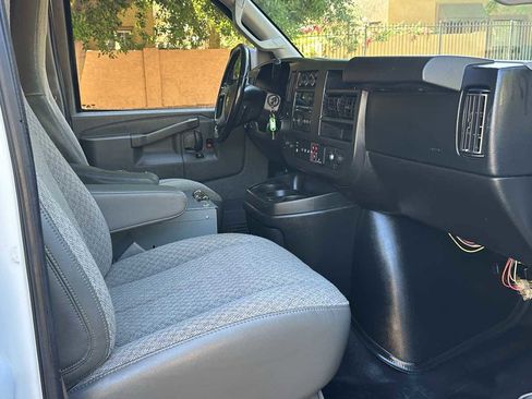 Used 2017 Chevrolet Express 2500 RWD image 14