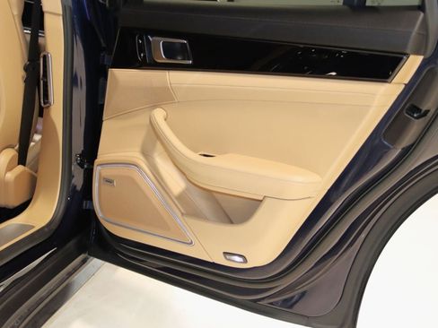 Used 2018 Porsche Panamera 4 image 81