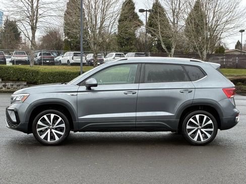 Used 2024 Volkswagen Taos SE image 4