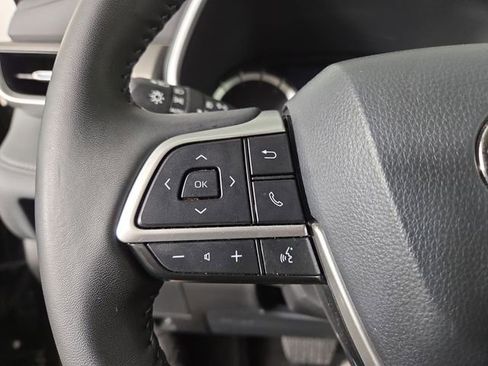 Used 2025 Toyota Highlander XLE image 24