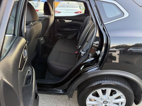 Used 2020 Nissan Rogue Sport S w/ Appearance Package FWD image 9