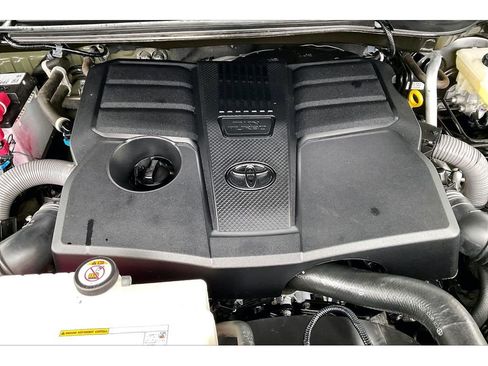 Used 2022 Toyota Tundra SR5 w/ SR5 Premium Package image 31