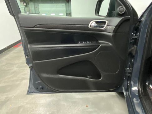 Used 2017 Jeep Grand Cherokee Altitude image 42