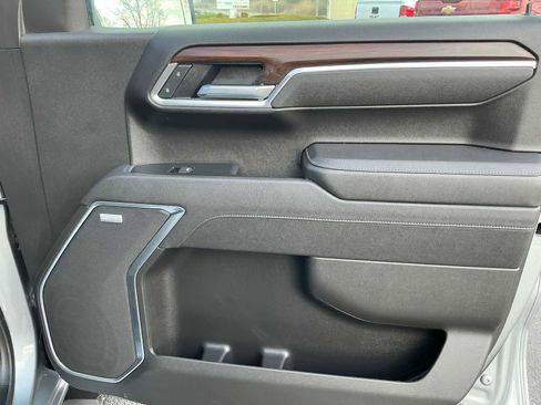 Used 2025 GMC Sierra 1500 SLT w/ SLT Premium Plus Package image 25