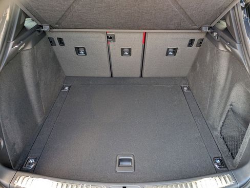 New 2026 Porsche Macan image 24