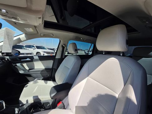 Used 2019 Volkswagen Tiguan SE FWD image 11