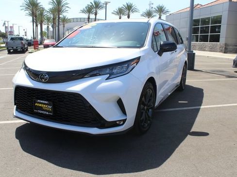 Certified 2026 Toyota Sienna XSE FWD image 4