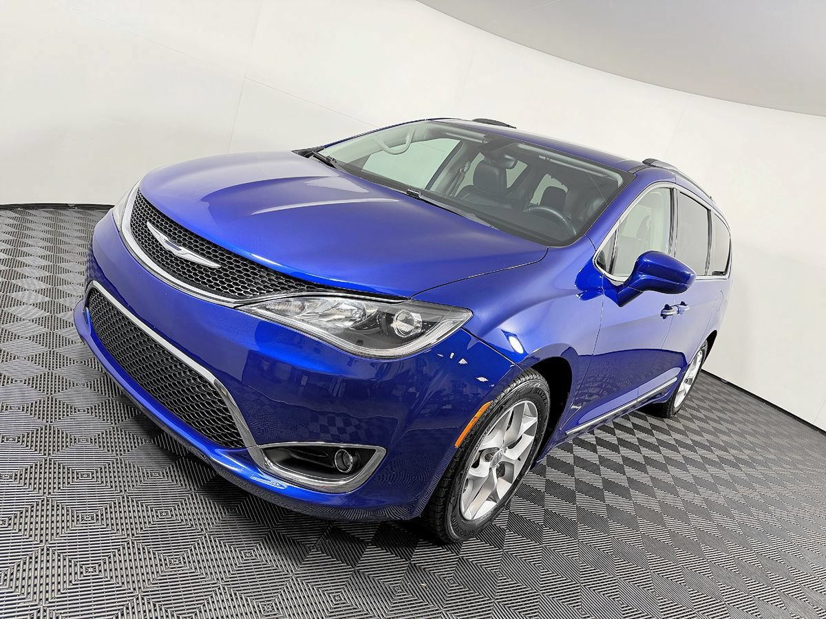 Used 2018 Chrysler Pacifica Touring-L w/ Tire & Wheel Group FWD image 17