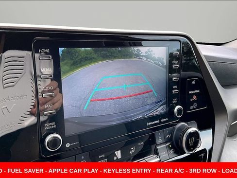 Used 2022 Toyota Highlander LE AWD/4WD image 14