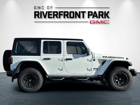 Used 2022 Jeep Wrangler Unlimited Rubicon w/ Cold Weather Group AWD/4WD image 2