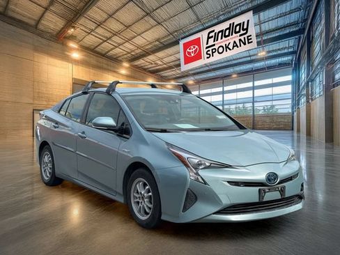 Used 2018 Toyota Prius Two w/ Prius Two Safety Plus Package FWD image 3